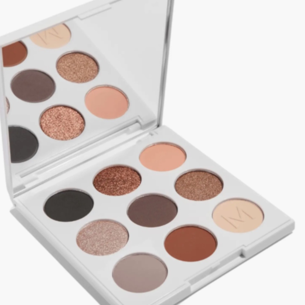 Brand New MADLUVV Mineral Vault Eyeshadow Palette